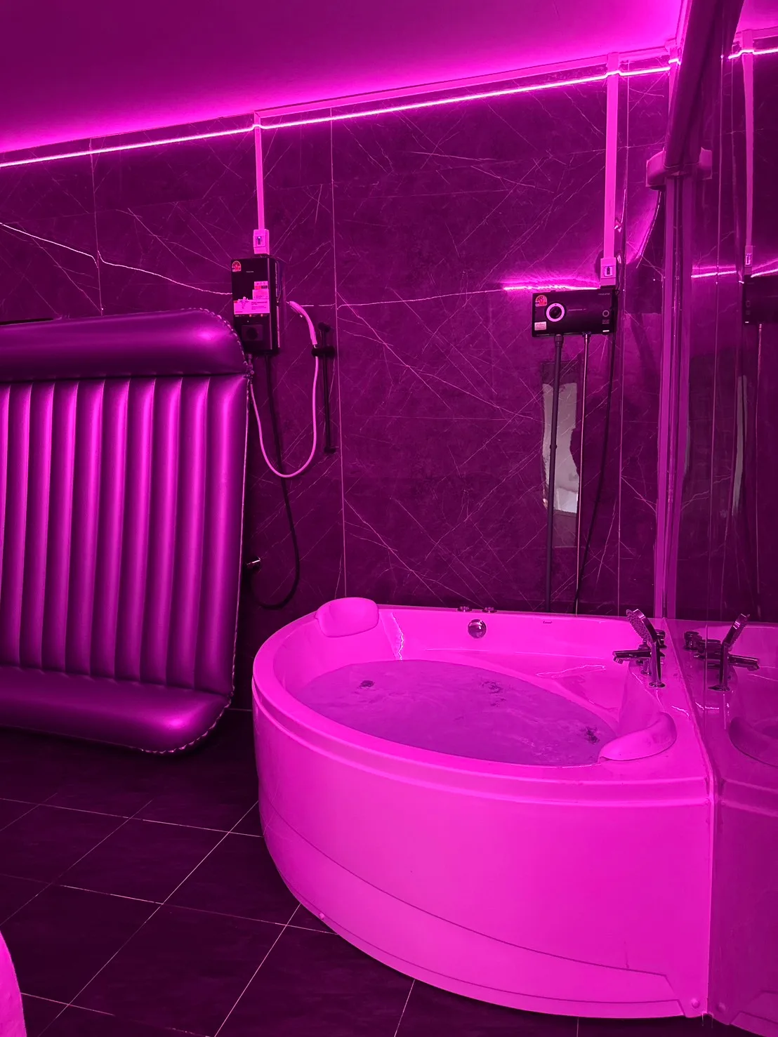 Qian Qian nuru massage &spa
