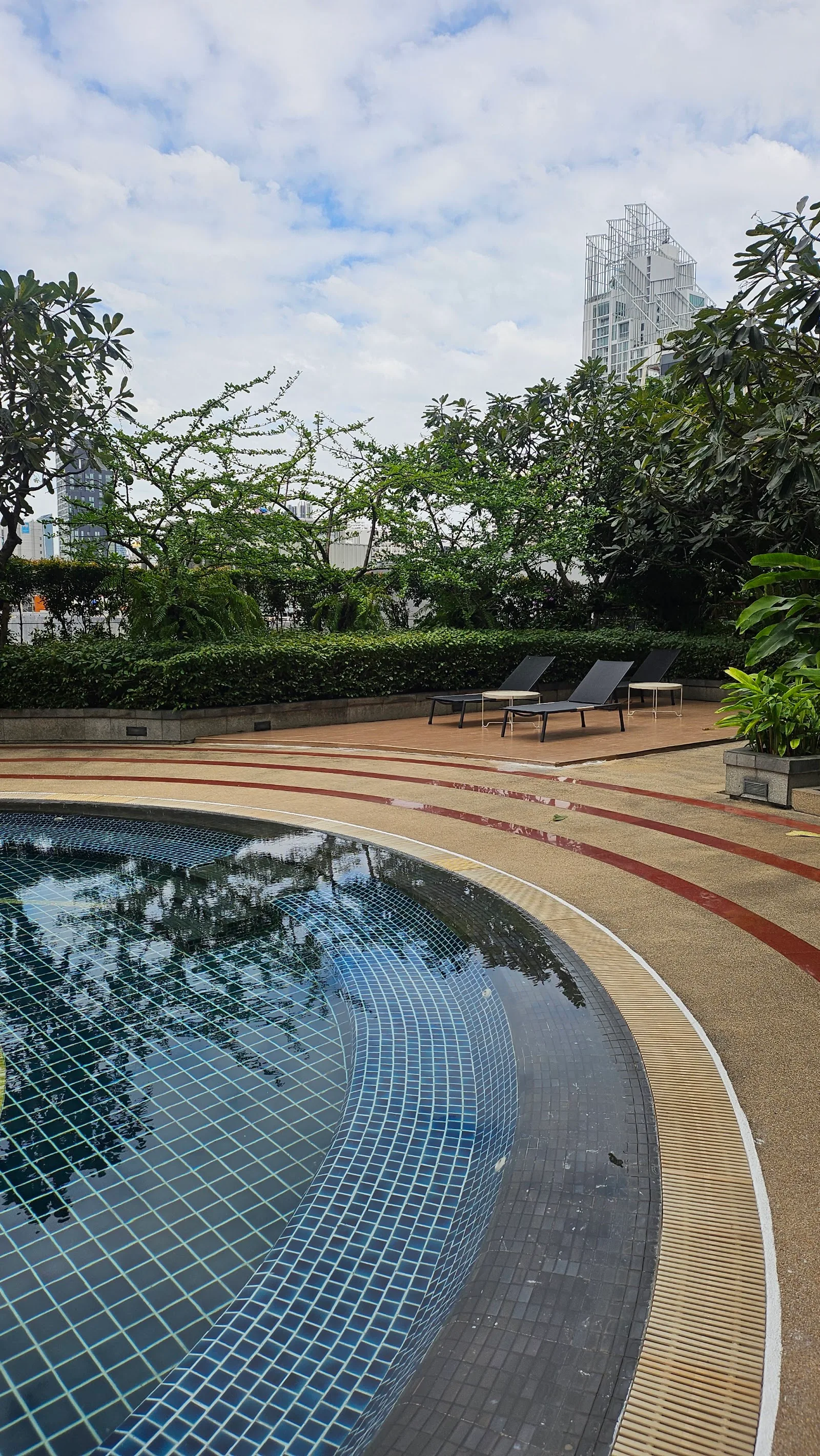 ภาพจริงของ นิติบุคคลอาคารชุด เดอะ เทรนดี้/ The Trendy Juristic Person ย่านนานา จาก Google Maps (รูปที่ 1)