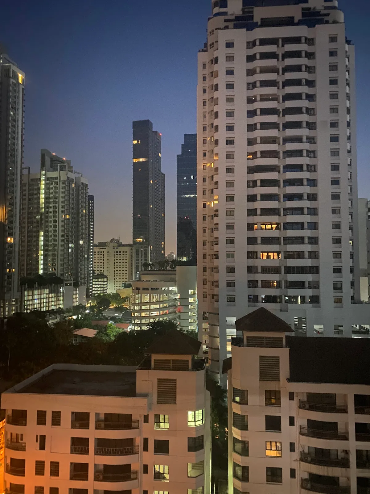 ภาพจริงของ Sukhumvit City Resort ย่านนานา จาก Google Maps (รูปที่ 2)